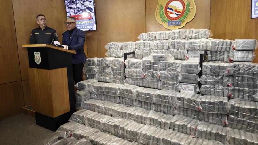 La DNCD y la Policía incautan cargamento de 846 paquetes de droga en una casa en La Altagracia