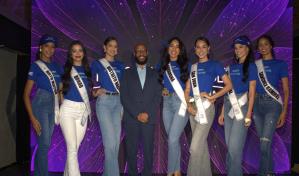 El psicólogo Juan Rojas imparte conferencia a las candidatas del Miss RD Universo 2025