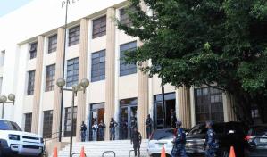 Juezas deliberan fallo en juicio a hermanos Medina Sánchez; policías custodian Palacio de Justicia