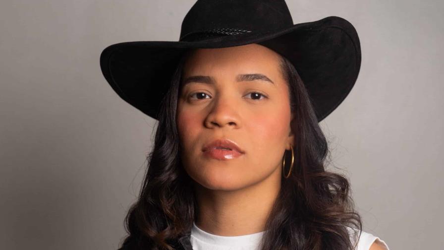 Caroll Díaz lanza su primer EP Tocó Olvidarte como un viaje de sanación personal