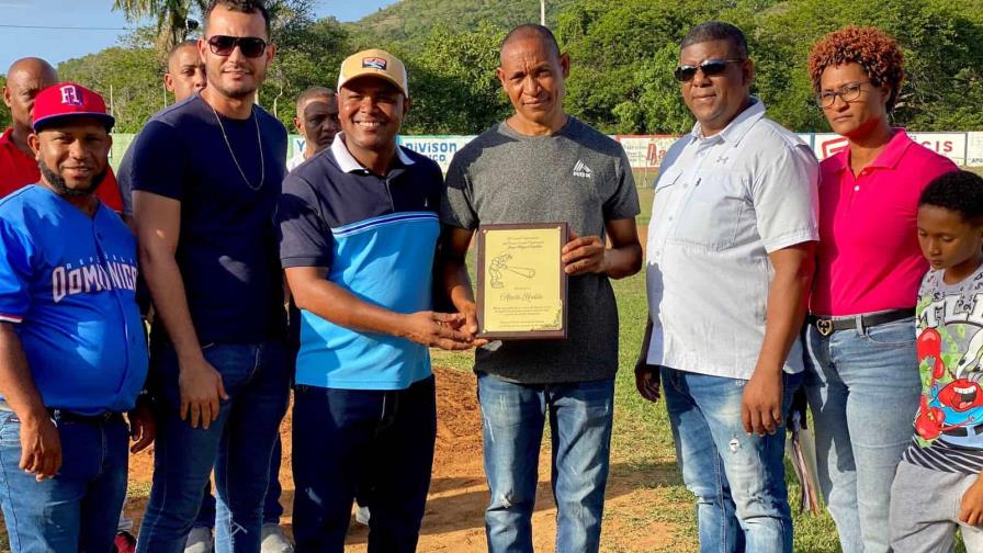 Dan apertura al Primer Torneo Vacacional de Pequeñas Ligas Juan Miguel Castillo