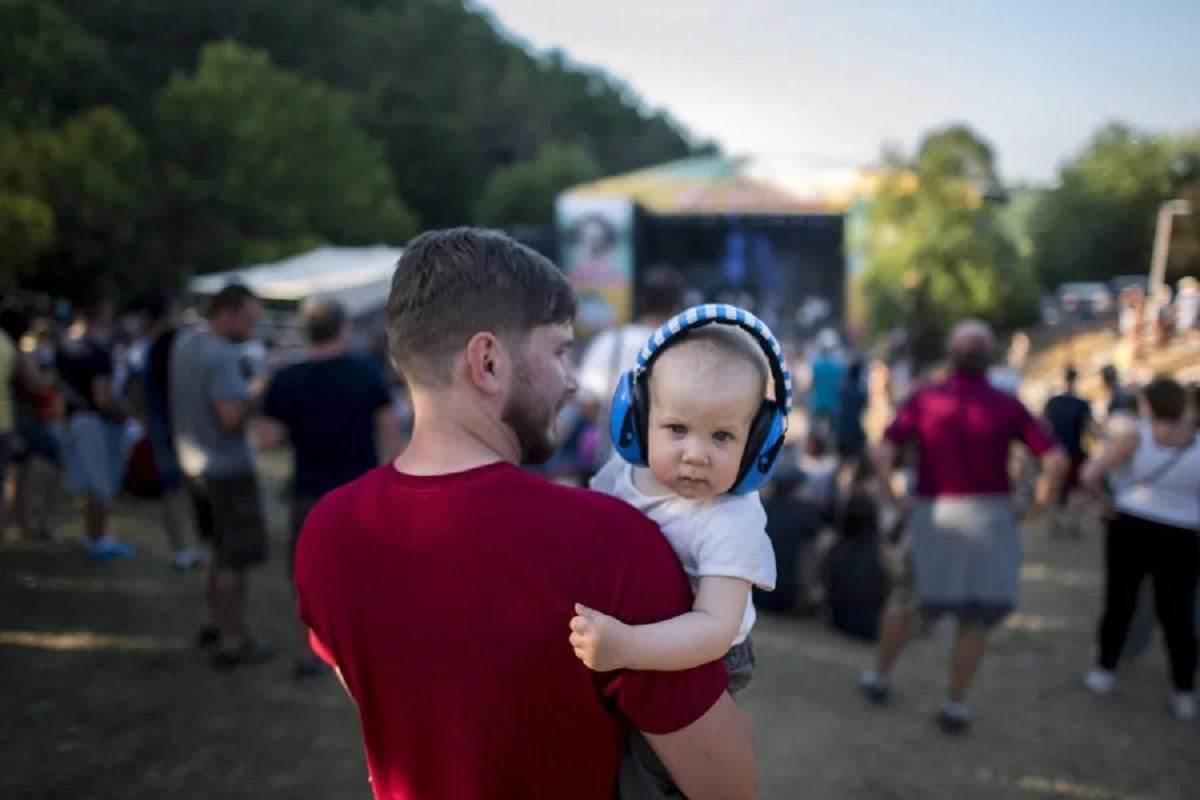 Tras alerta de Maluma, pediatras desaconsejan llevar niños pequeños a conciertos