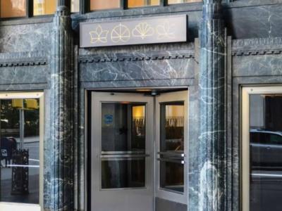 Un lujoso restaurante vegano de Nueva York vuelve a la carne