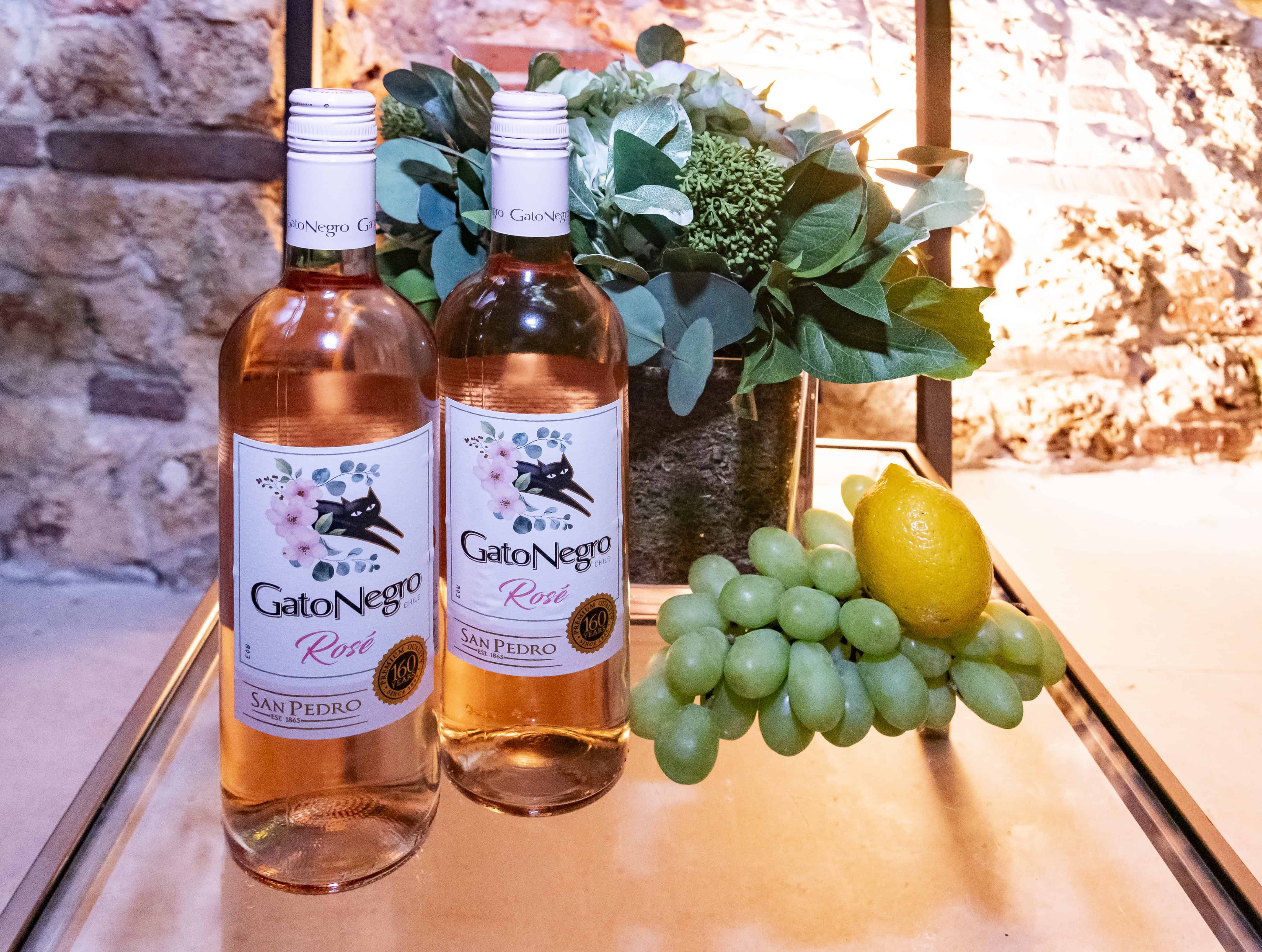 Variedad de vinos rosados de Gato Negro.