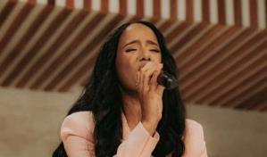 "Tú presencia vale más", lo nuevo de la cantante cristiana Naomi Almonte "Tú presencia vale más", lo nuevo de la cantante cristiana Naomi Almonte