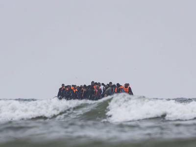 Cerca 160 migrantes rescatados intento pasar canal de la Mancha