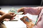La tasa del dólar alcanzó los 64 pesos por uno
