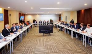 Magín Díaz sigue encuentros con líderes empresariales