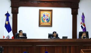 Jueza pide disculpas por más de 10 horas de retraso y dice que expediente era sumamente grande