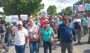 Decenas marchan en Bonao contra extensos apagones