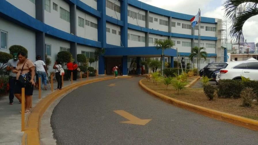 Personal de Migración se mantiene en hospitales, pese a la baja presencia de haitianos