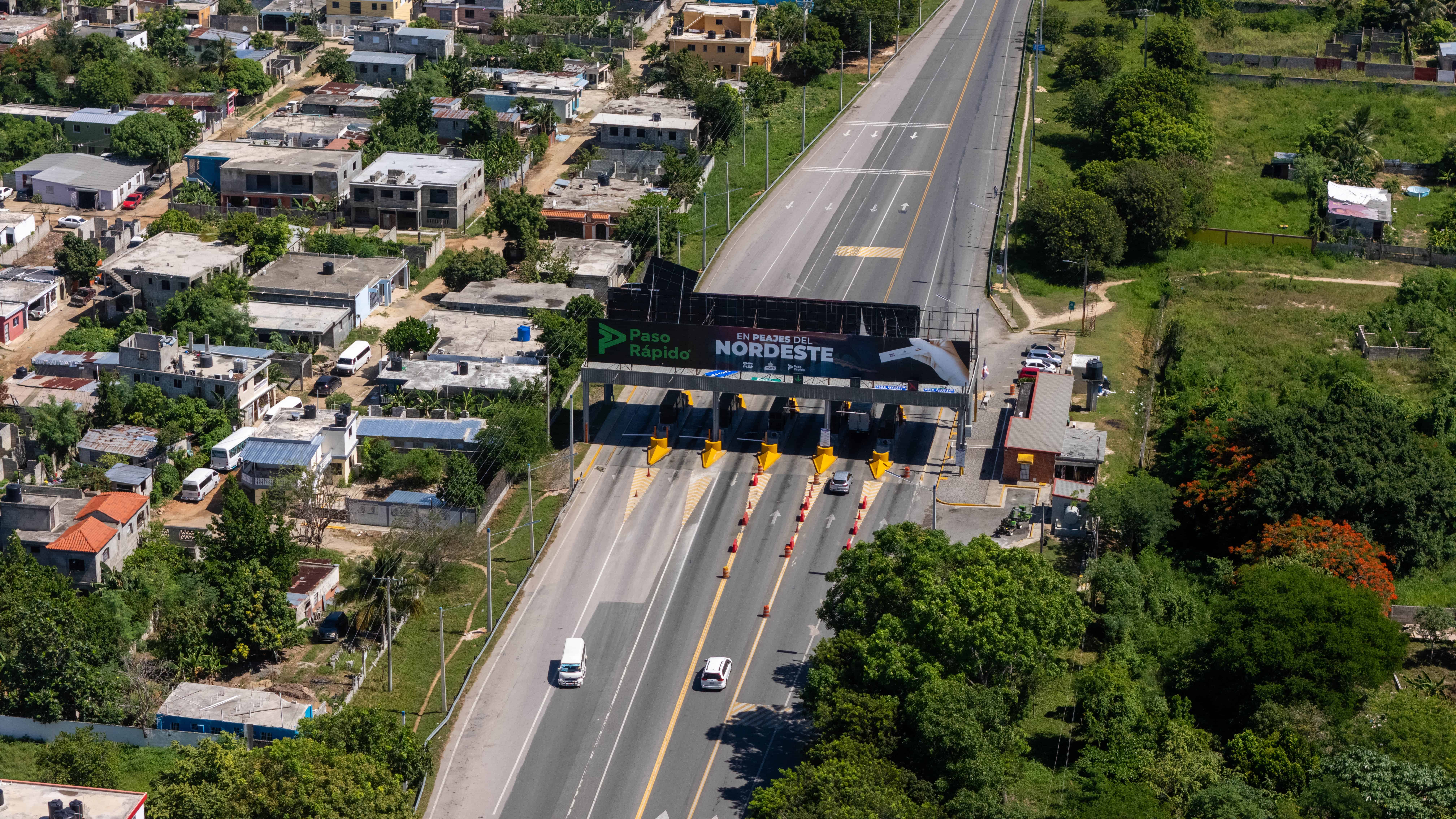 Otra vista de uno de los peajes de la Autopista a Samaná. 