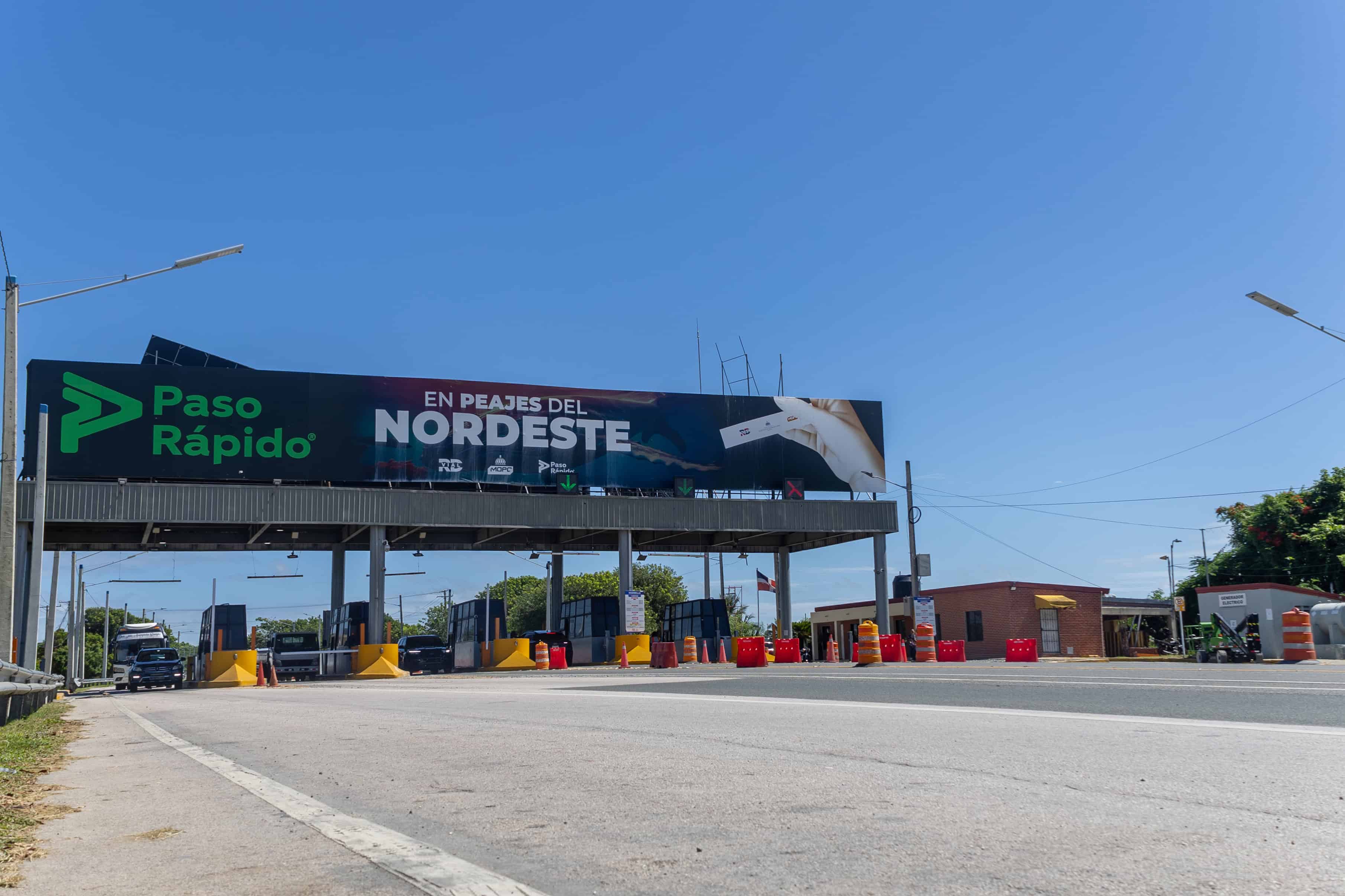 La Autopista Juan Pablo II, de Samaná o del Nordeste, como se le llama, conecta la region este con el nordeste.  