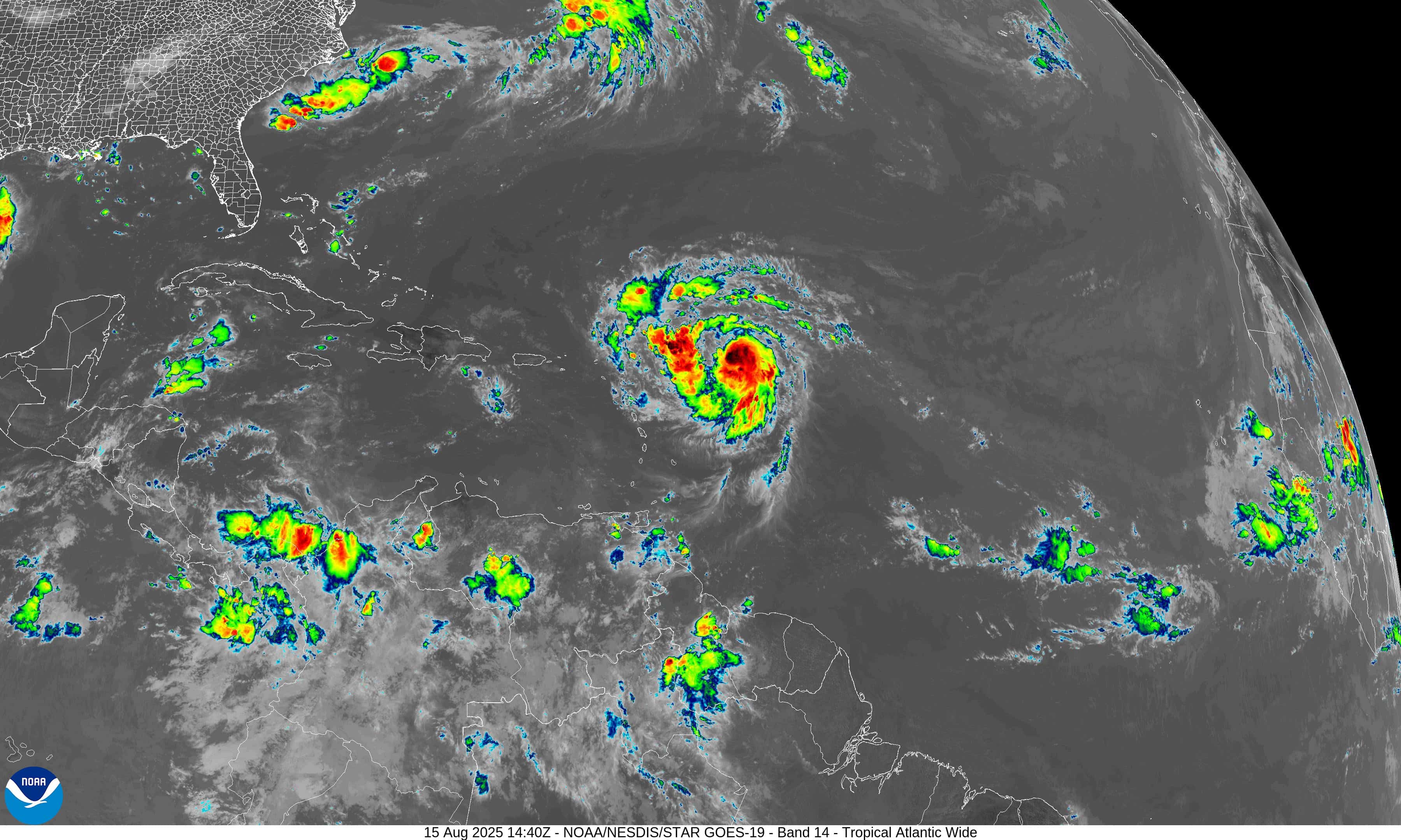 Imagen satelital del huracán Erin.