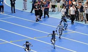 Finales de 1,500 y 400 metros marcan primer día competitivo de Juegos de robots en Pekín