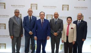 El BCRD celebra apertura de la exposición "Especímenes de billetes de América"
