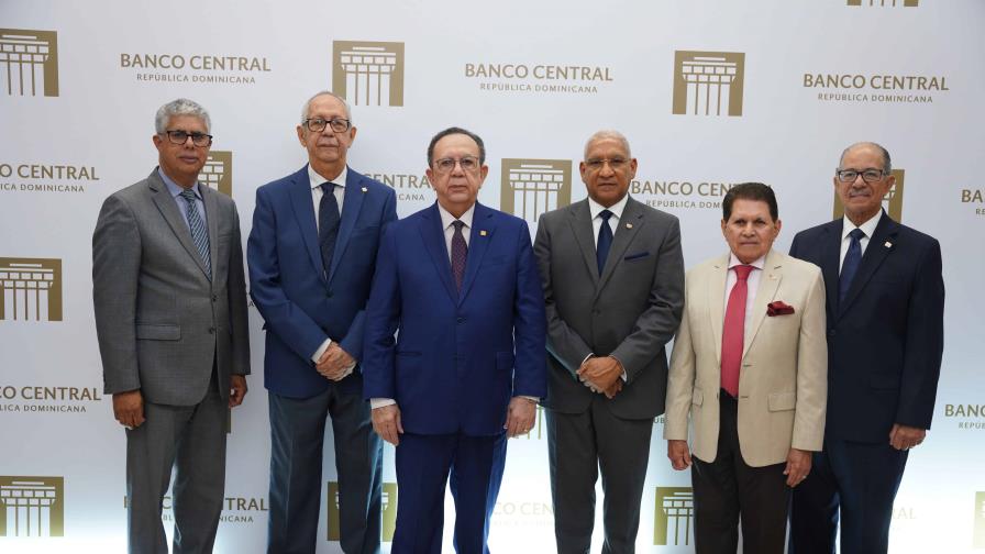 El BCRD celebra apertura de la exposición "Especímenes de billetes de América"
