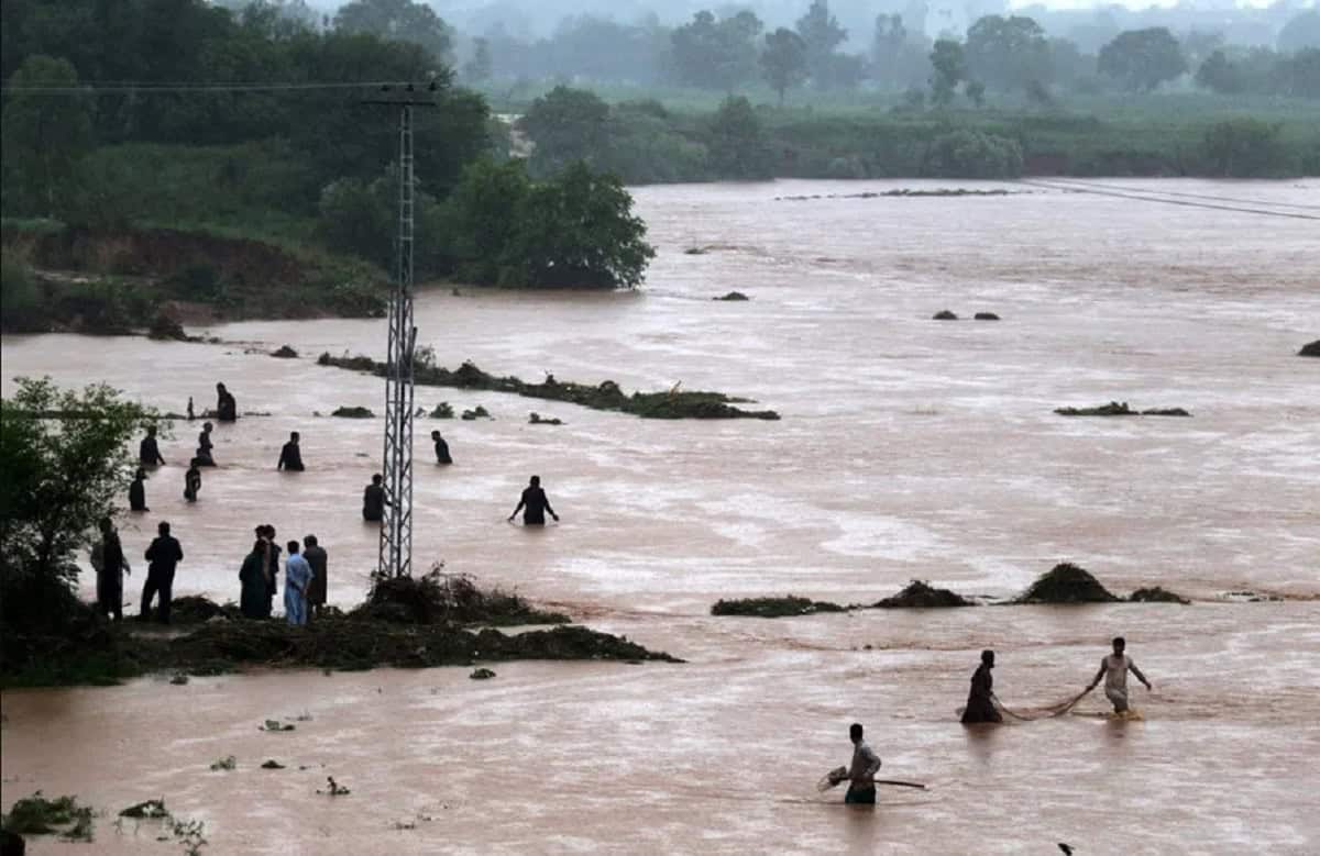 Sube a casi 200 el balance de muertos por monzón en Pakistán
