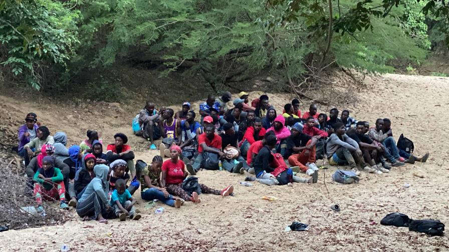 Durante agosto, el Ejército detuvo a más de 15 mil haitianos indocumentados en la frontera Durante agosto, el Ejército detuvo a más de 15 mil haitianos indocumentados en la frontera