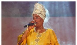 Toné Vicioso presenta Aumbata junto a La Carisalve este domingo en Casa de Teatro