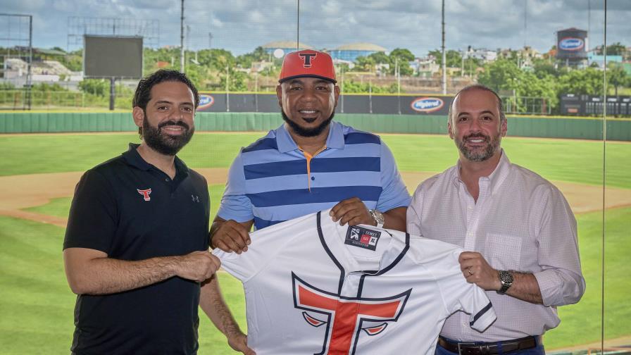 Toros incorporan a Edwin Encarnación como asesor de operaciones