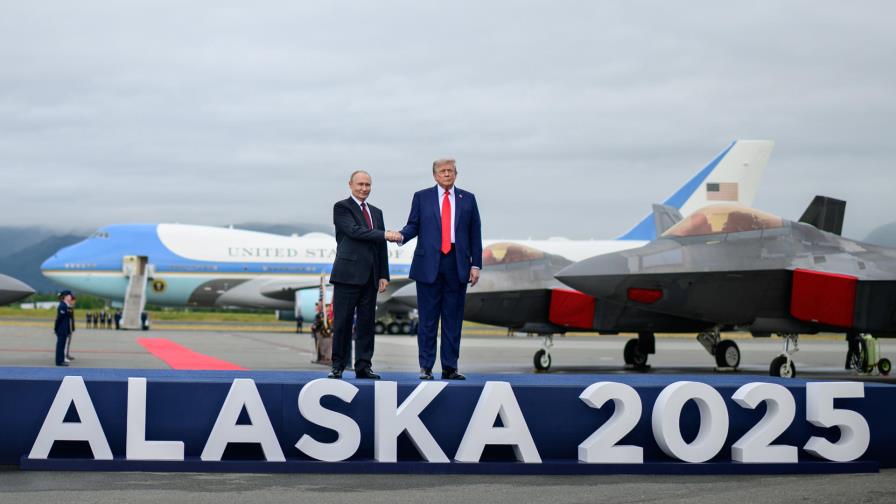 Putin rompe su aislamiento por la guerra en la alfombra roja de Trump