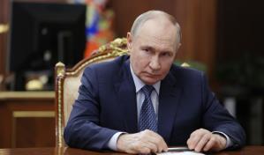 El Kremlin dice que Trump recibirá a Putin a su salida del avión en Alaska