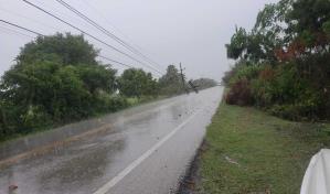 Ventarrón derriba nueve postes eléctricos en San Juan y deja sin luz alrededor de 100 comunidades