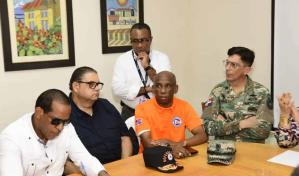 Autoridades de Santiago en sesión permanente ante efectos del huracán Erin