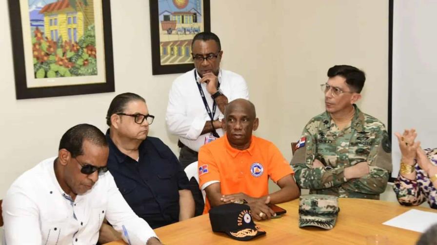 Autoridades de Santiago en sesión permanente ante efectos del huracán Erin