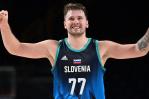 Luka Doncic enciende las alarmas tras recibir un golpe en la rodilla derecha ante Letonia Luka Doncic enciende las alarmas tras recibir un golpe en la rodilla derecha ante Letonia