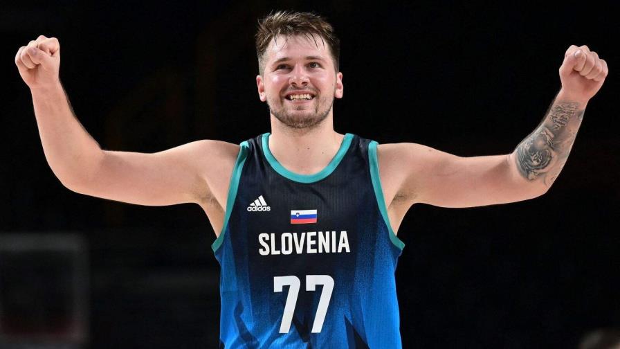 Luka Doncic enciende las alarmas tras recibir un golpe en la rodilla derecha ante Letonia Luka Doncic enciende las alarmas tras recibir un golpe en la rodilla derecha ante Letonia