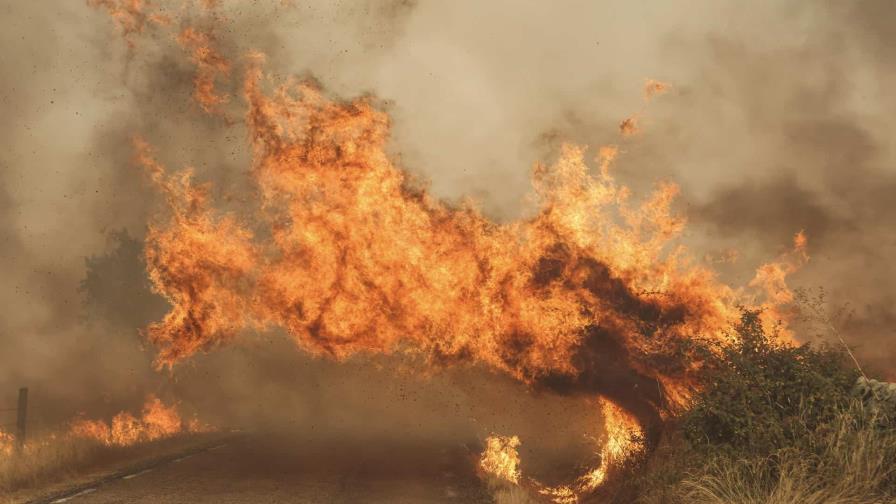 España consumida por los incendios en el noroeste y el oeste