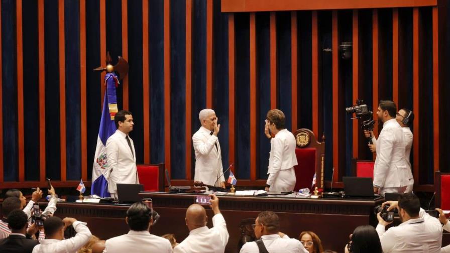 Ricardo de los Santos es ratificado como presidente del Senado; promete más productividad Ricardo de los Santos es ratificado como presidente del Senado; promete más productividad