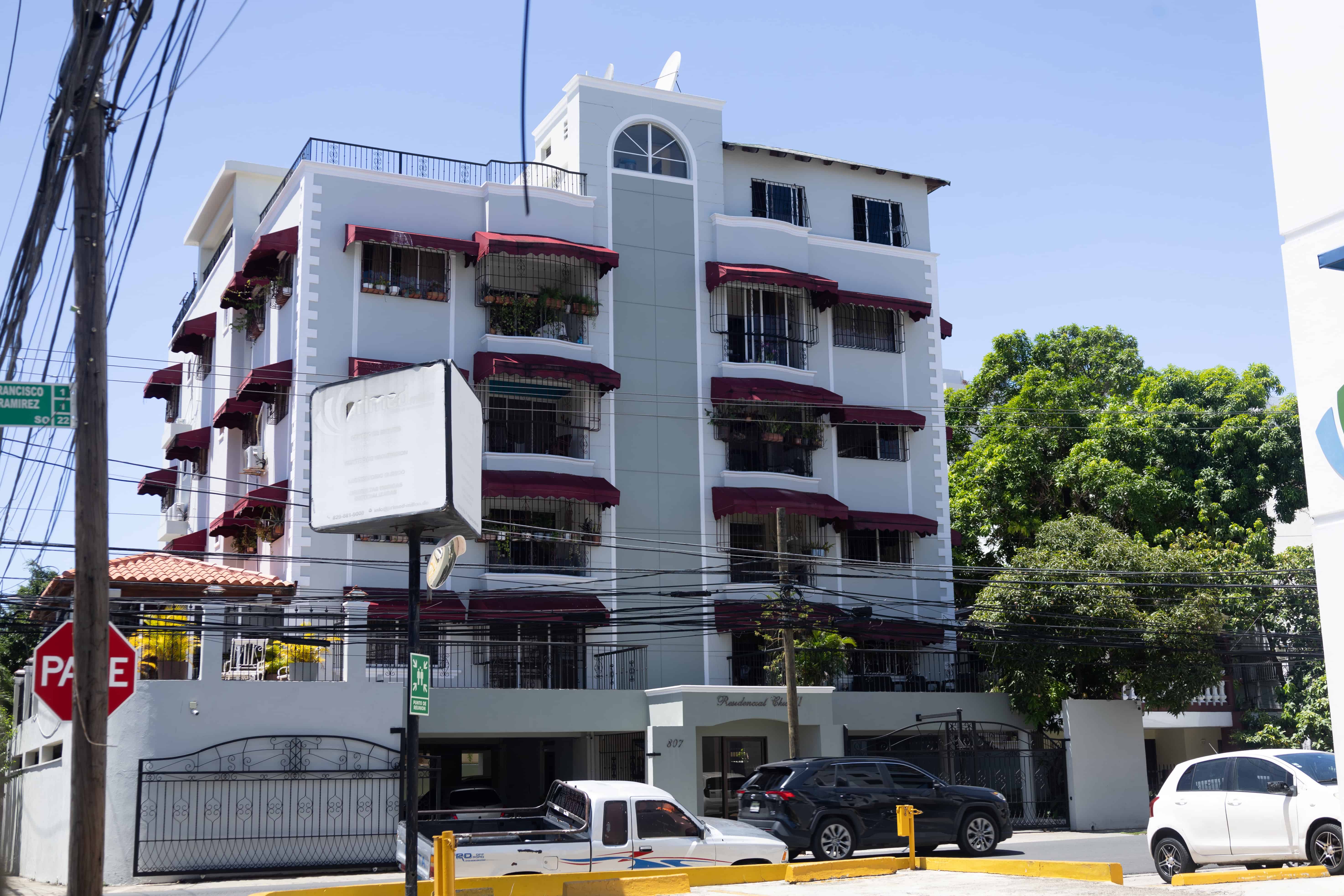 Los condominios tienen reglas particulres, pero tambien los rige la Ley 5038.