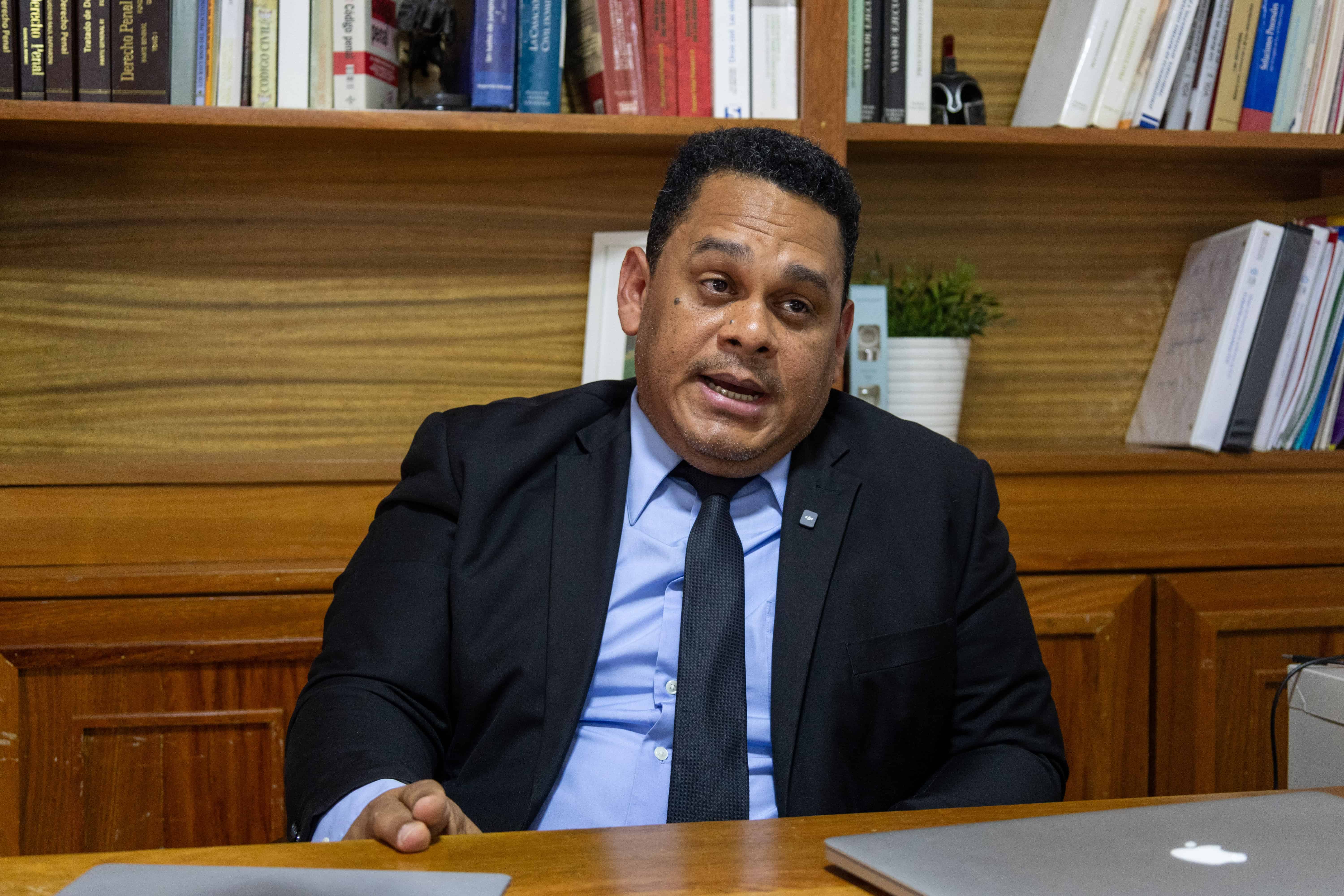 Santiago Henríquez Urbán, abogado experto en el tema de condominios.
