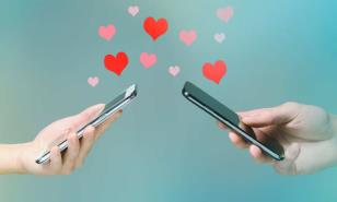 Estudio revela que relaciones formadas en línea muestran menor satisfacción y compromiso emocional