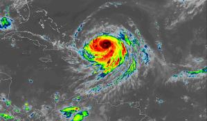 Más de 150 mil hogares se quedan sin servicio eléctrico en Puerto Rico por huracán Erin