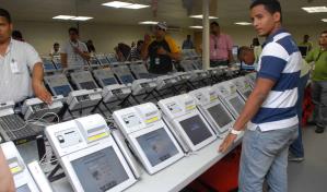 Computadoras de un día: RD$3,453 millones en equipos donados y prestados por la JCE Computadoras de un día: RD$3,453 millones en equipos donados y prestados por la JCE