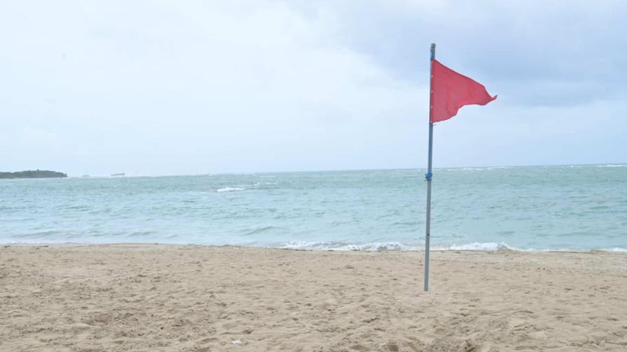 El COE descontinúa la prohibición del uso de playas por alejamiento del huracán Erin