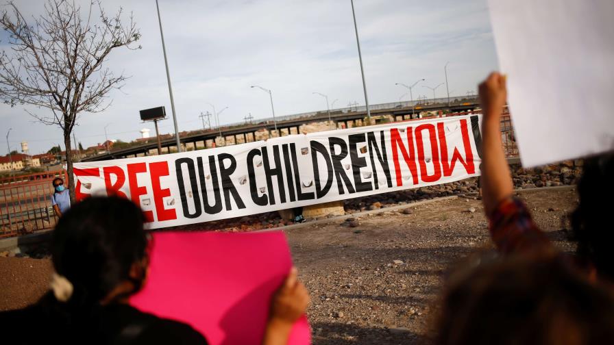 Abre en base militar en Texas el que se espera sea el centro migratorio más grande de EE. UU.