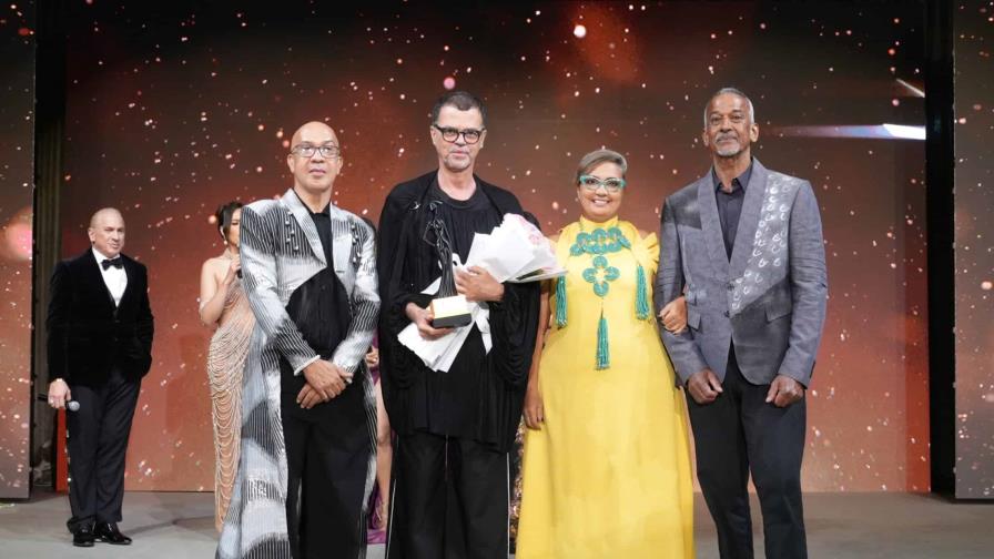 Premios a la Moda Dominicana 2025: una noche de homenajes y pasarelas Premios a la Moda Dominicana 2025: una noche de homenajes y pasarelas
