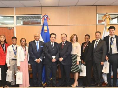 Diáspora dominicana destaca en Premios al Mérito Escolar