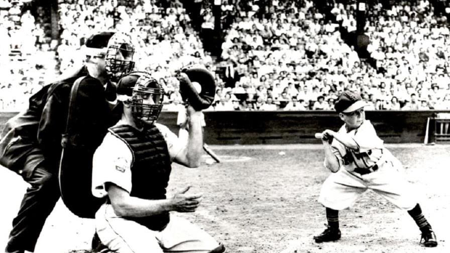 Eddie Gaedell, el enano que hace 74 años debutó en Major League Baseball