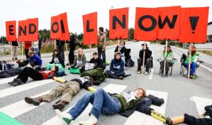 Unos 200 ecologistas, incluida Greta Thunberg, bloquean la principal refinería de Noruega