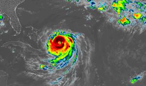 EE. UU. ordena evacuaciones en Carolina del Norte por dramático aumento del huracán Erin