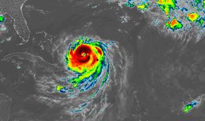 Huracán Erin amenaza con marejadas y corrientes de resaca en costa este de EE. UU.