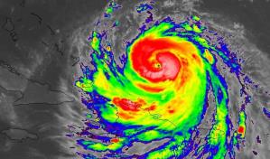 Huracán Erin se intensifica de nuevo a categoría 4
