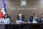 La JCE rechaza impugnación y sigue hoy licitación de la cédula con un oferente