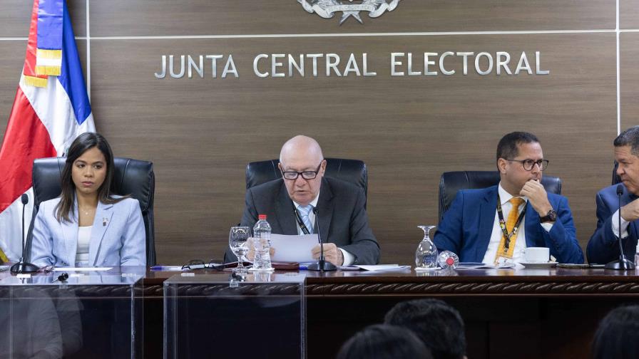 La JCE rechaza impugnación y sigue hoy licitación de la cédula con un oferente La JCE rechaza impugnación y sigue hoy licitación de la cédula con un oferente